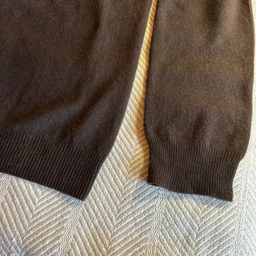 Men's Cashmere Bloomindale's V‎ Neck Sweater, Brown, Size M